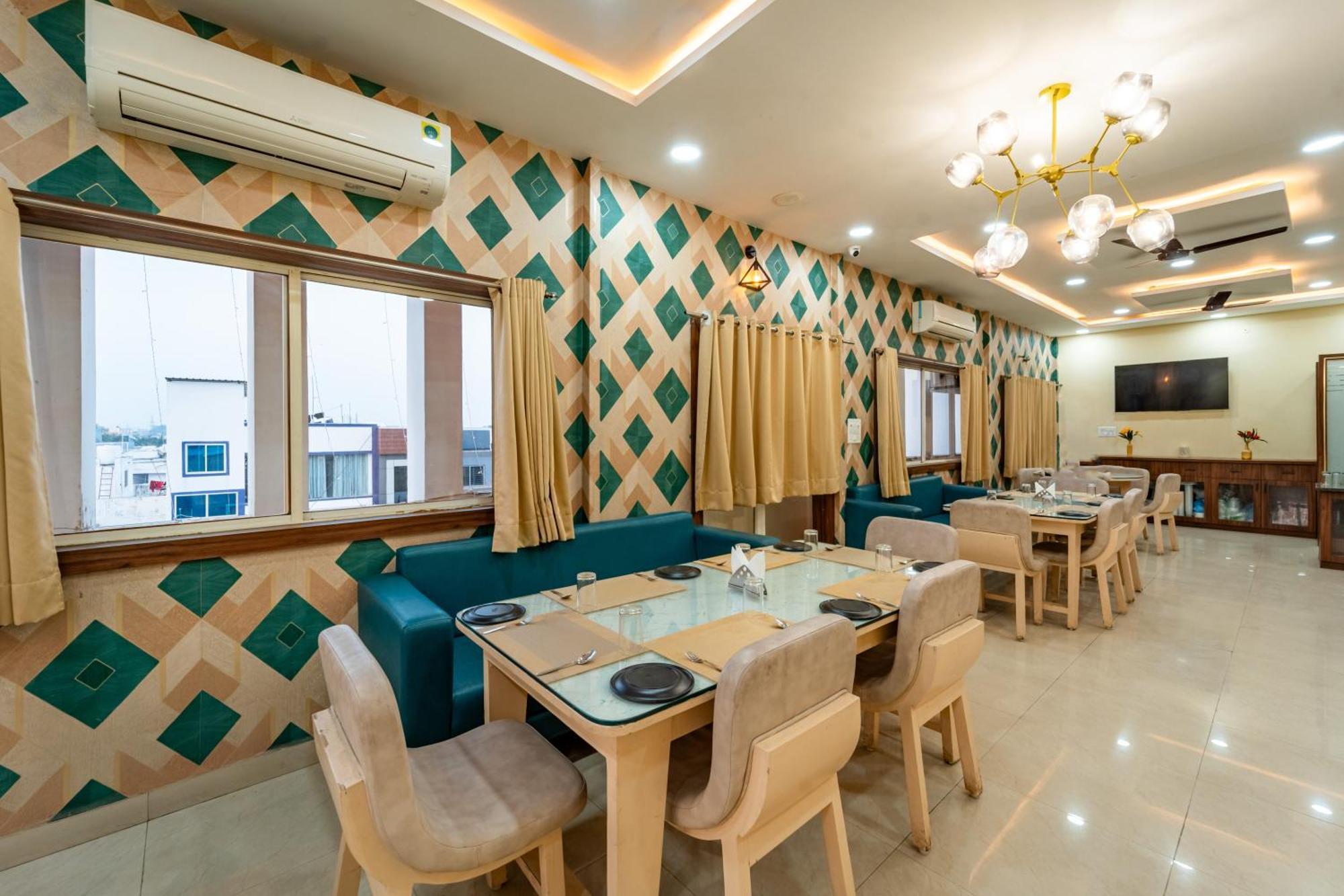 Treebo Premium Zorba Hotel Bhopal Buitenkant foto