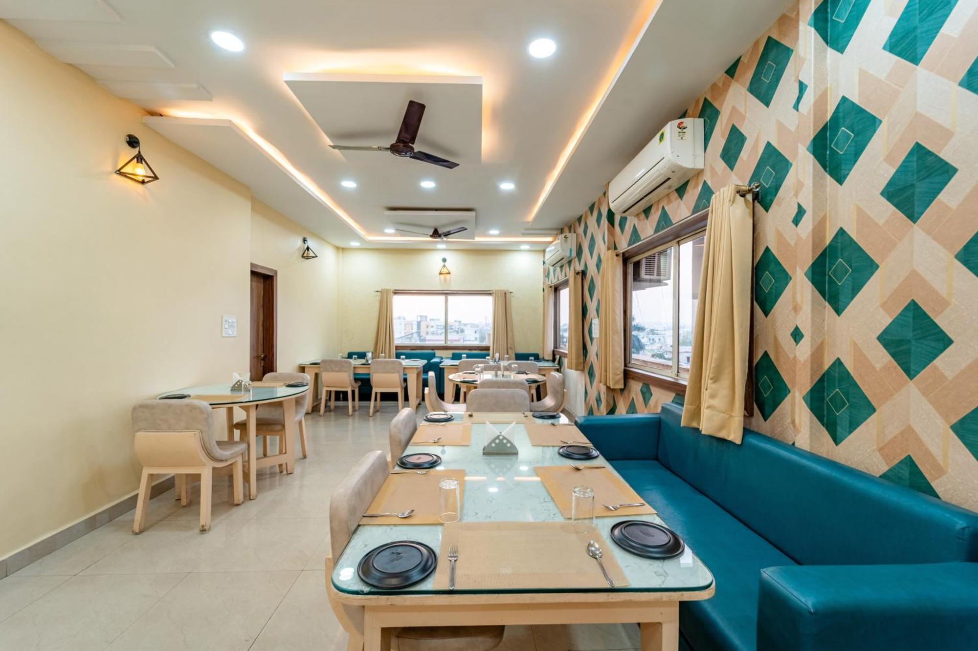 Treebo Premium Zorba Hotel Bhopal Buitenkant foto