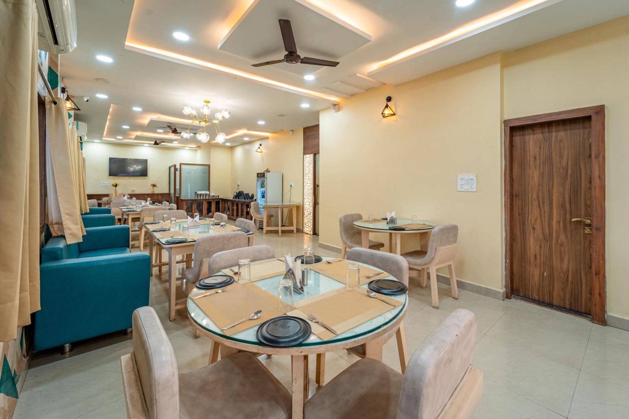 Treebo Premium Zorba Hotel Bhopal Buitenkant foto