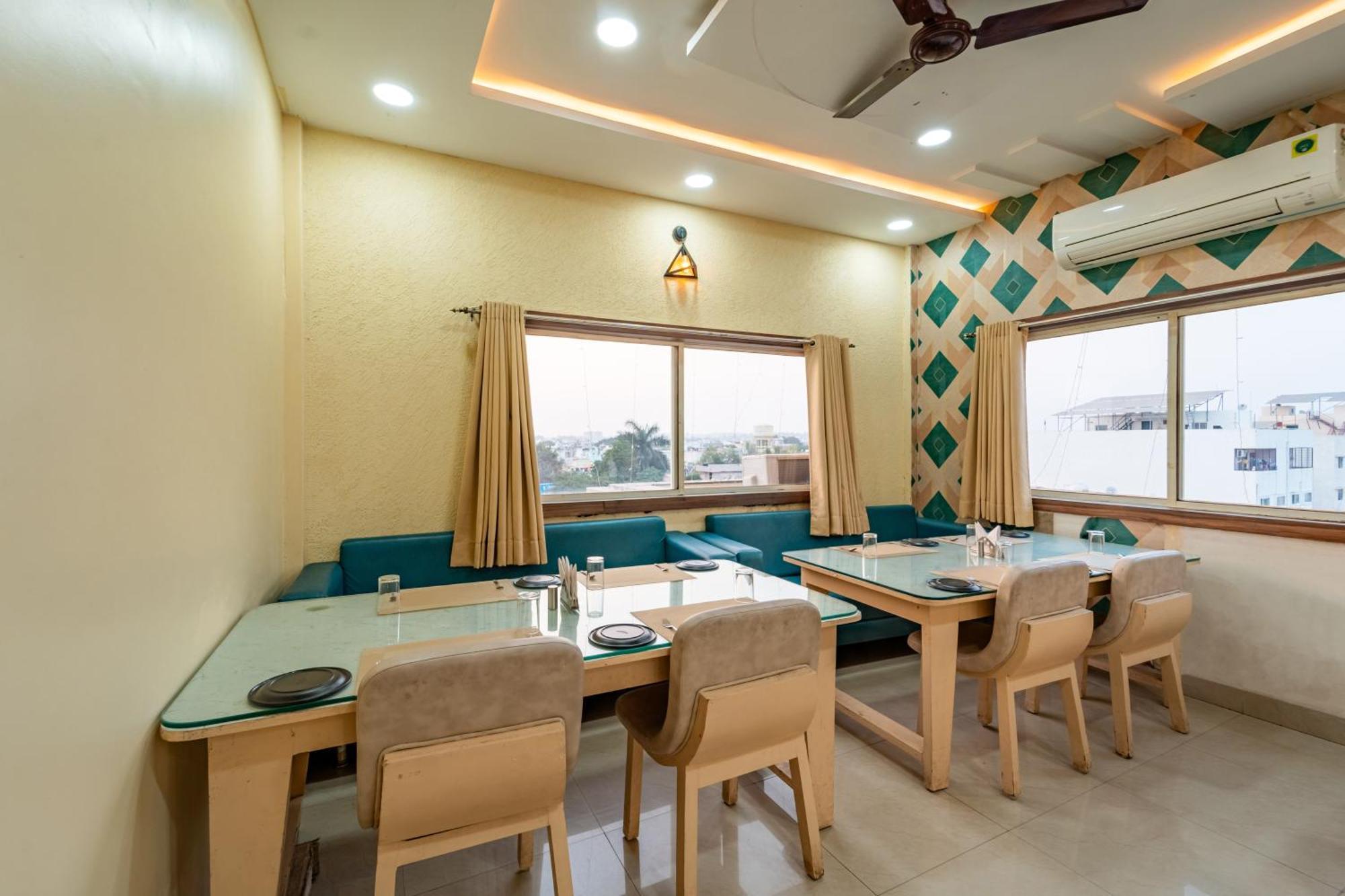 Treebo Premium Zorba Hotel Bhopal Buitenkant foto