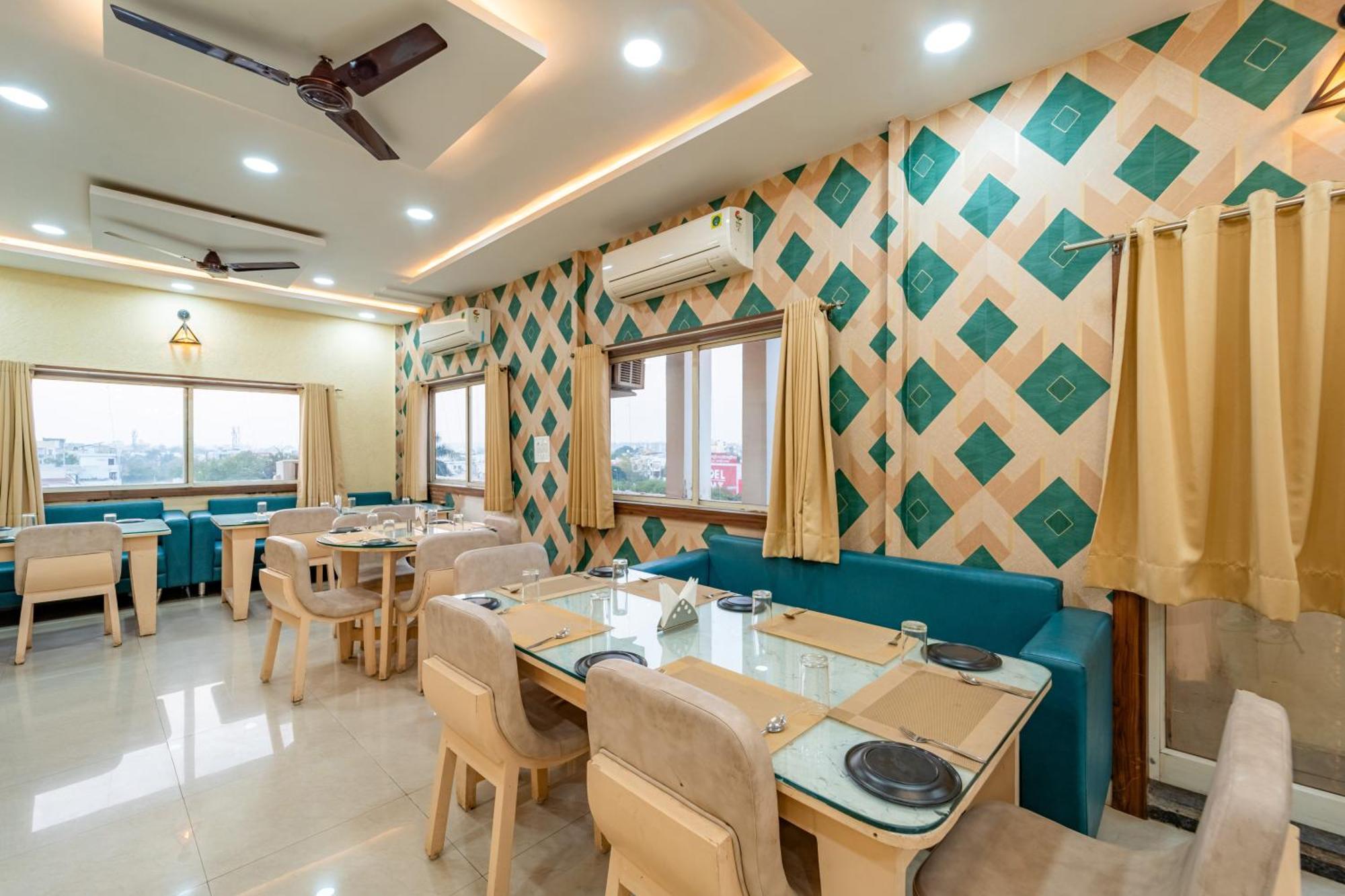 Treebo Premium Zorba Hotel Bhopal Buitenkant foto