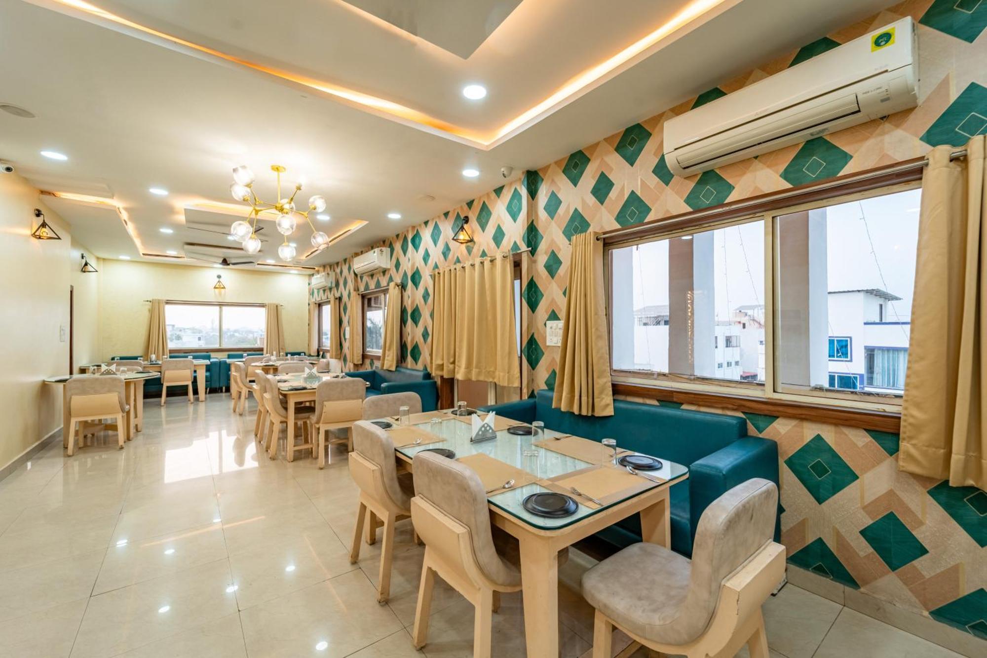 Treebo Premium Zorba Hotel Bhopal Buitenkant foto