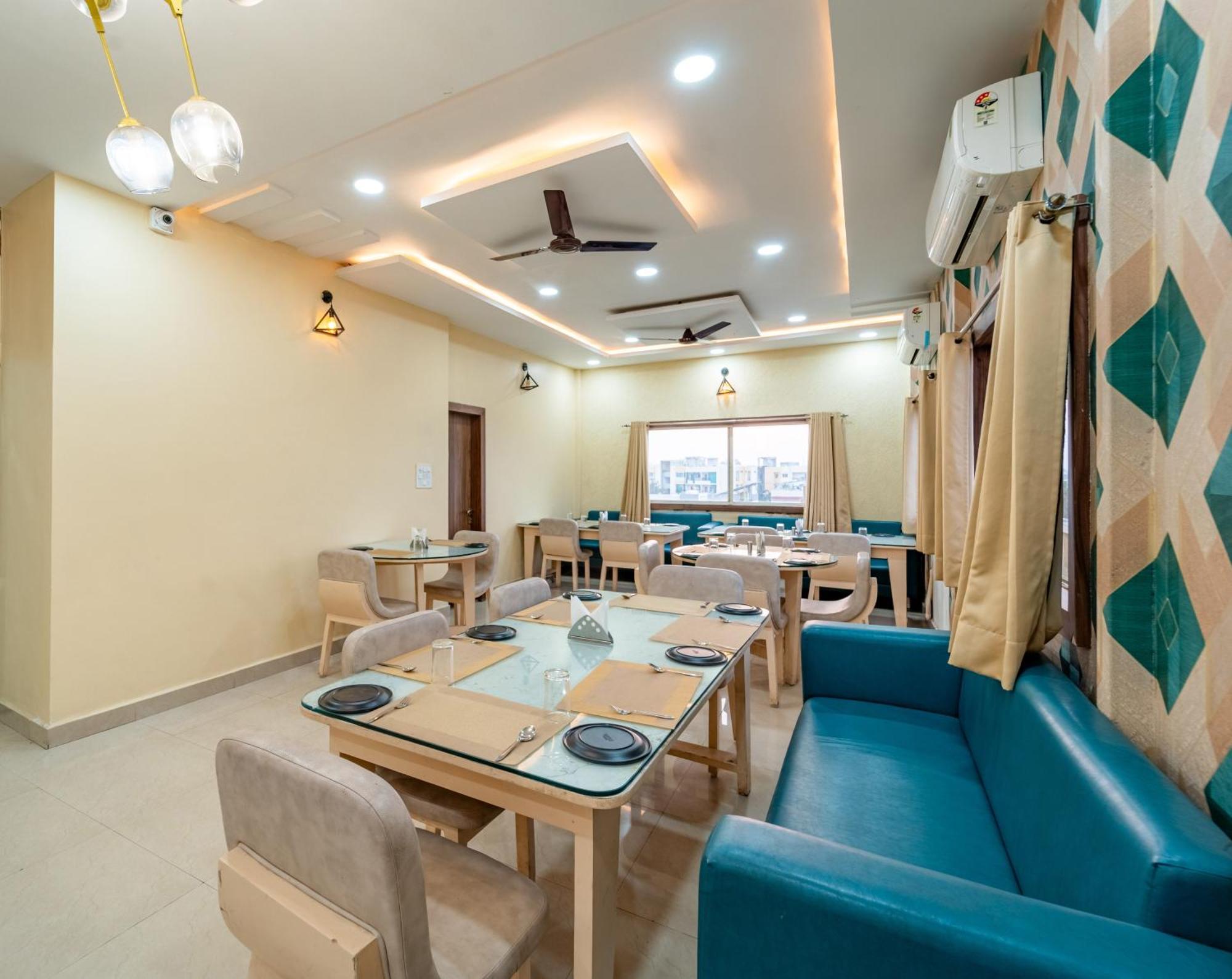 Treebo Premium Zorba Hotel Bhopal Buitenkant foto
