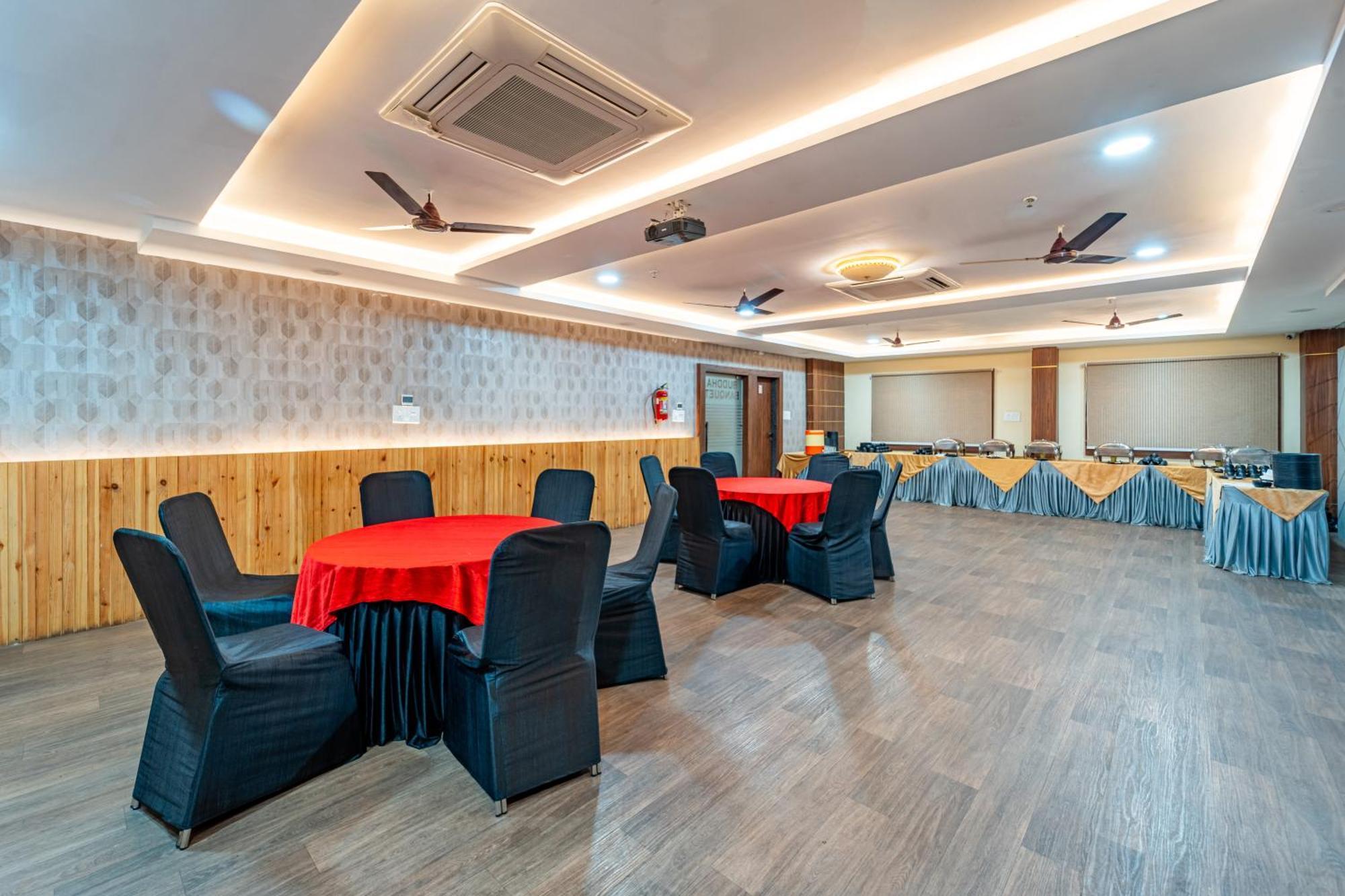 Treebo Premium Zorba Hotel Bhopal Buitenkant foto