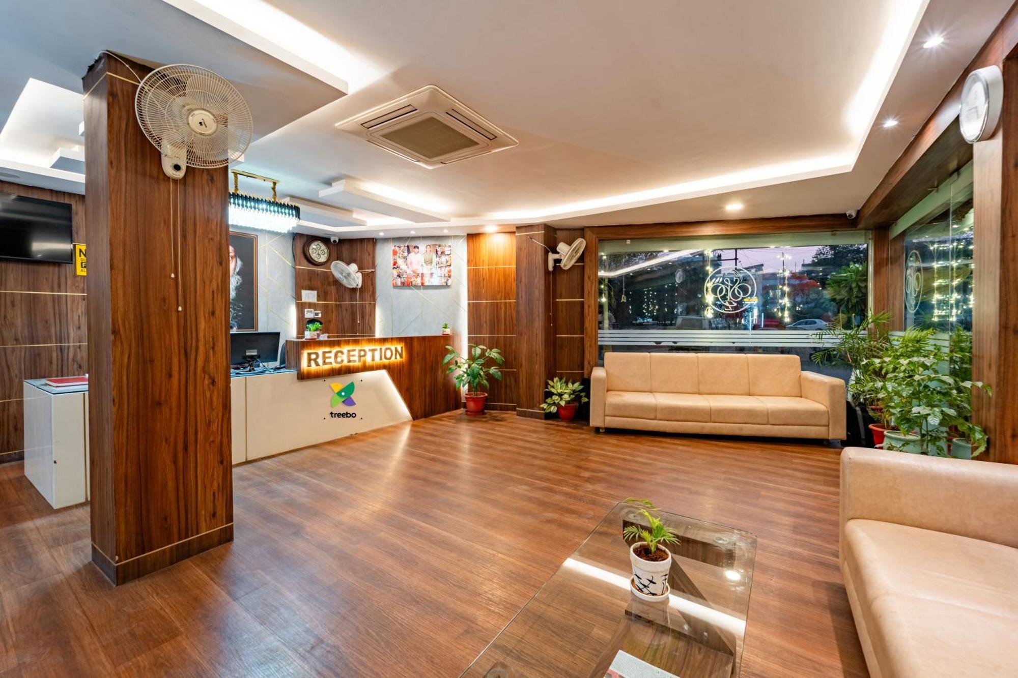 Treebo Premium Zorba Hotel Bhopal Buitenkant foto