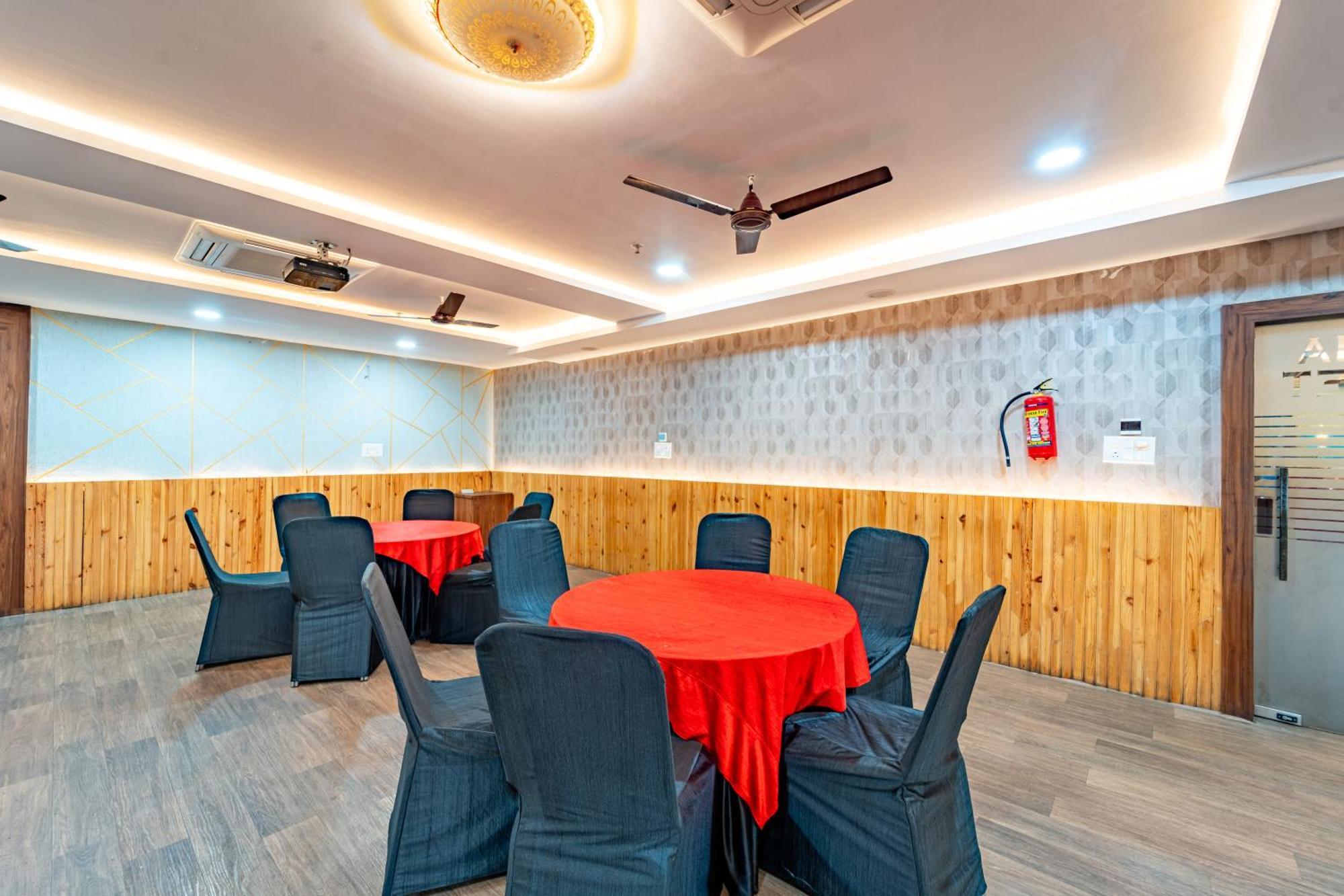 Treebo Premium Zorba Hotel Bhopal Buitenkant foto