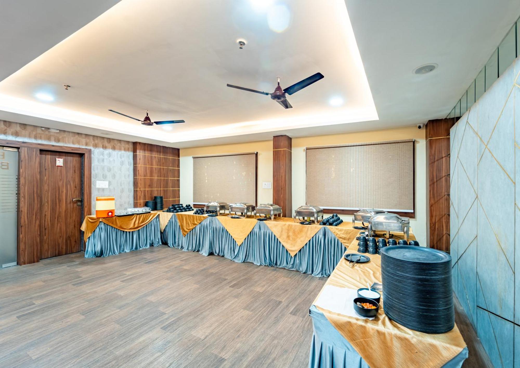Treebo Premium Zorba Hotel Bhopal Buitenkant foto