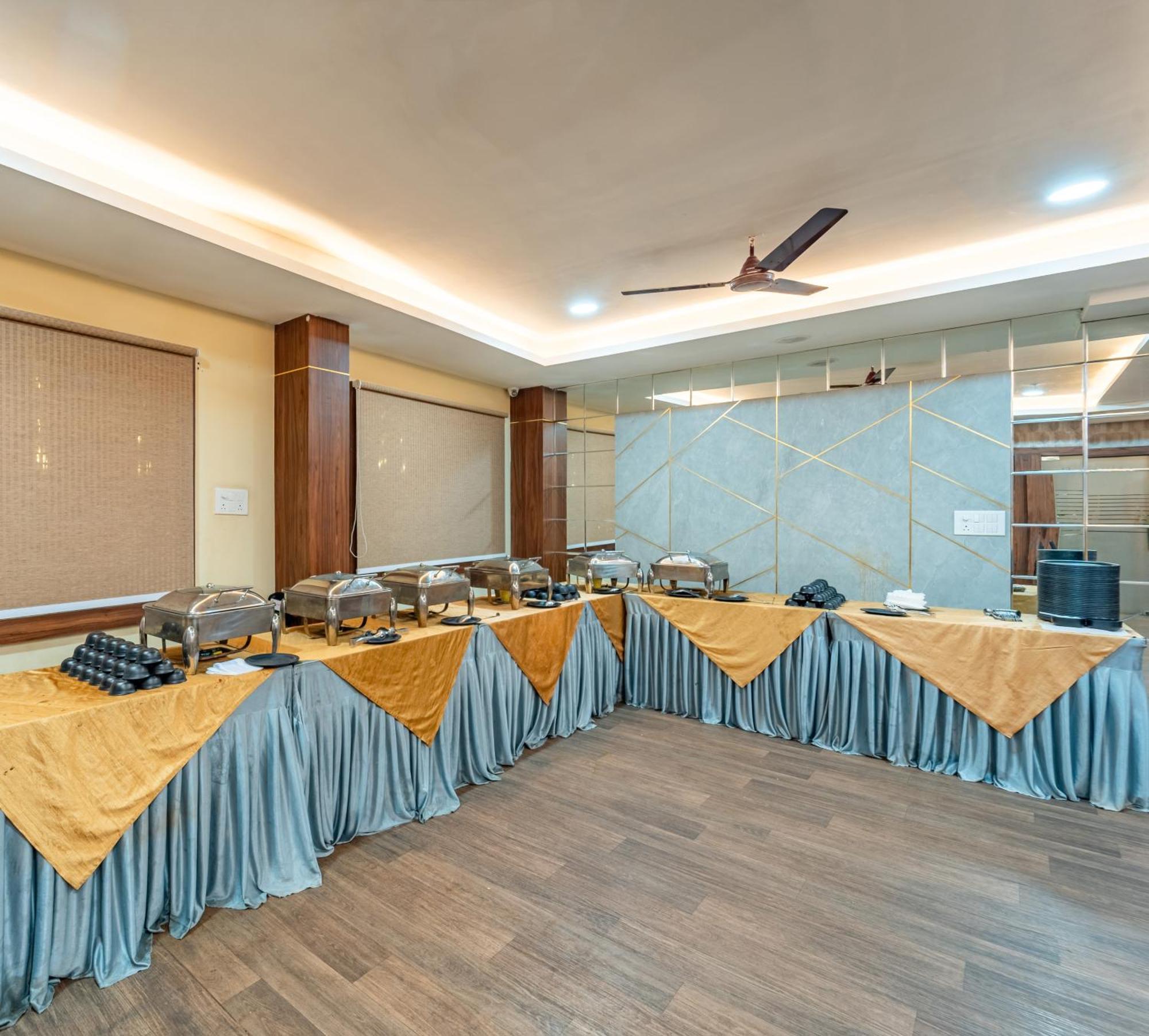 Treebo Premium Zorba Hotel Bhopal Buitenkant foto