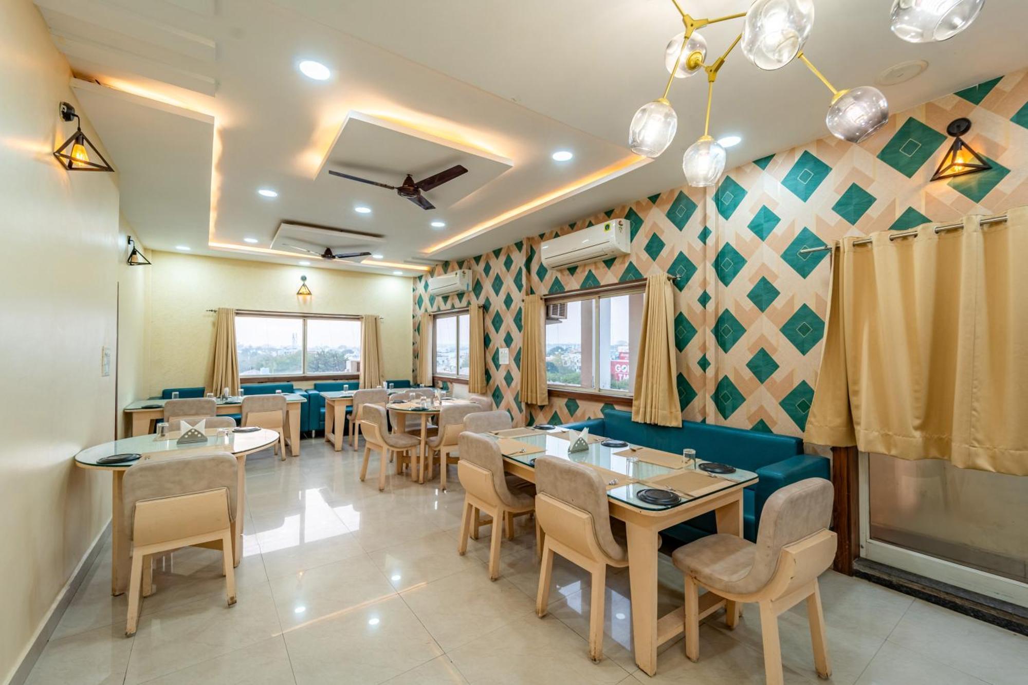 Treebo Premium Zorba Hotel Bhopal Buitenkant foto