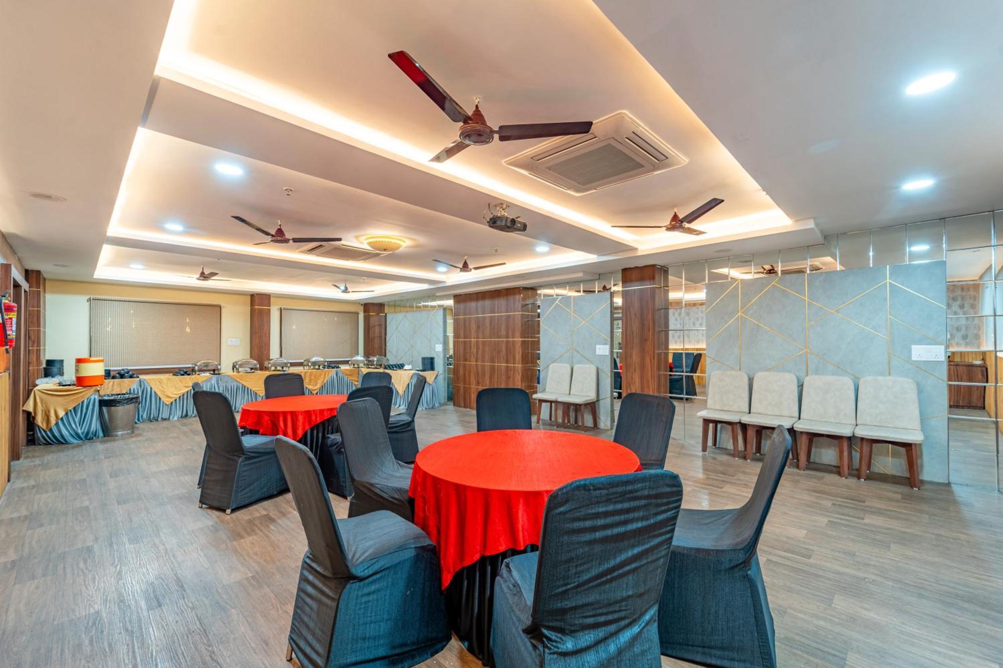 Treebo Premium Zorba Hotel Bhopal Buitenkant foto
