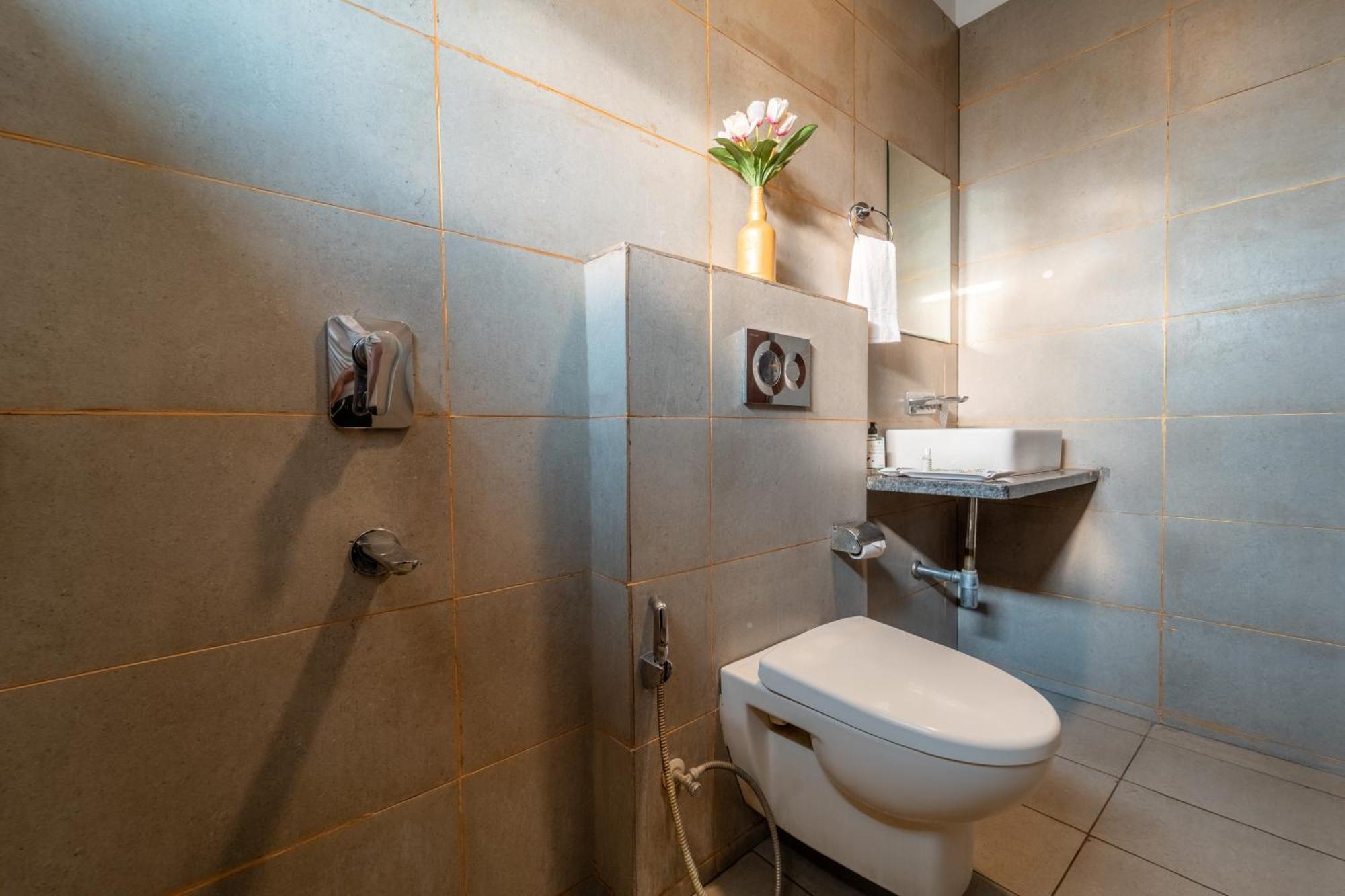 Treebo Premium Zorba Hotel Bhopal Buitenkant foto